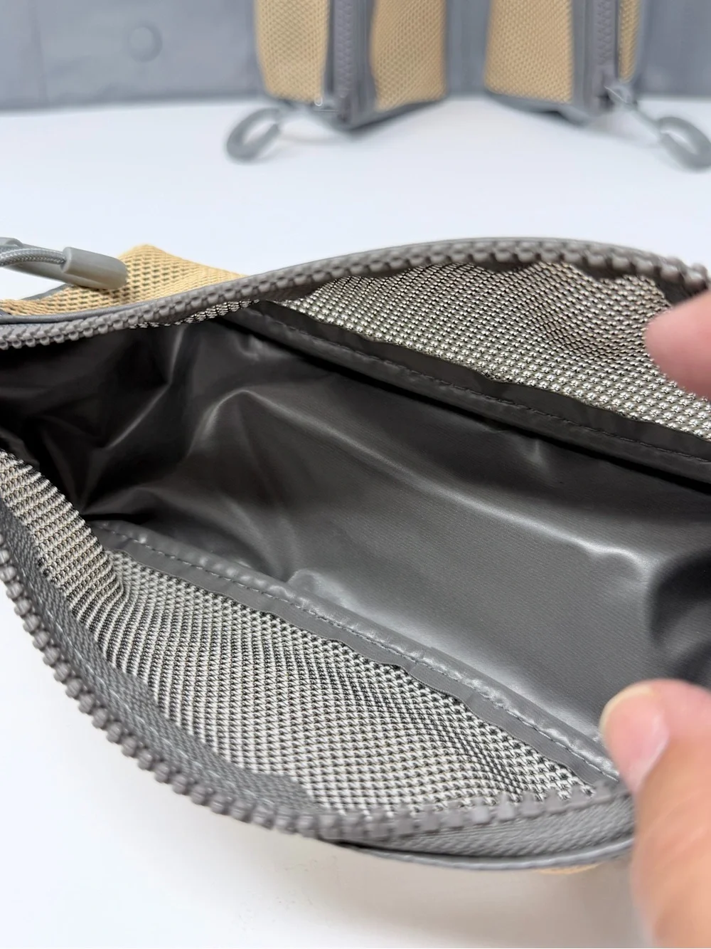 HOBO Metallic Silver Jewelry Organizer Travel Case Fold-Out Zip Pouches